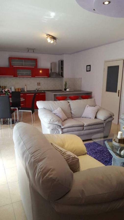 Апартаменты Apartman Luly Каштела Экстерьер фото
